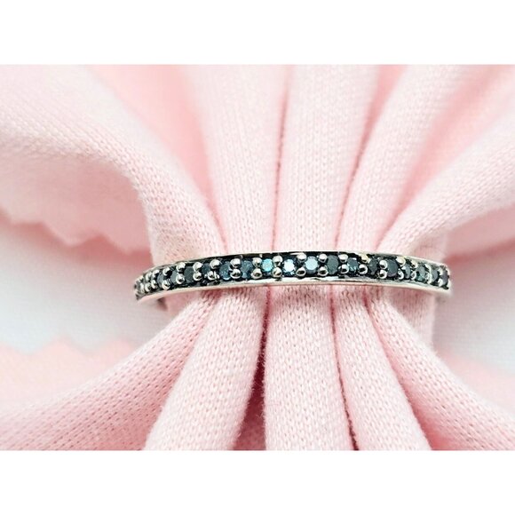 Unique 10K Karat Solid White Gold Single Row Green Diamond Wedding Band Ring - Picture 1 of 15